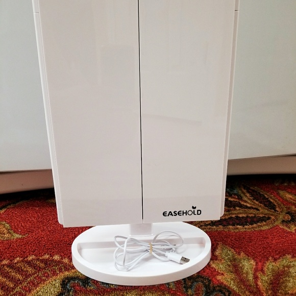 EUC EASEHOLD BRAND 35 LED LIGHTED VANITY MIRROR - Picture 7 of 8